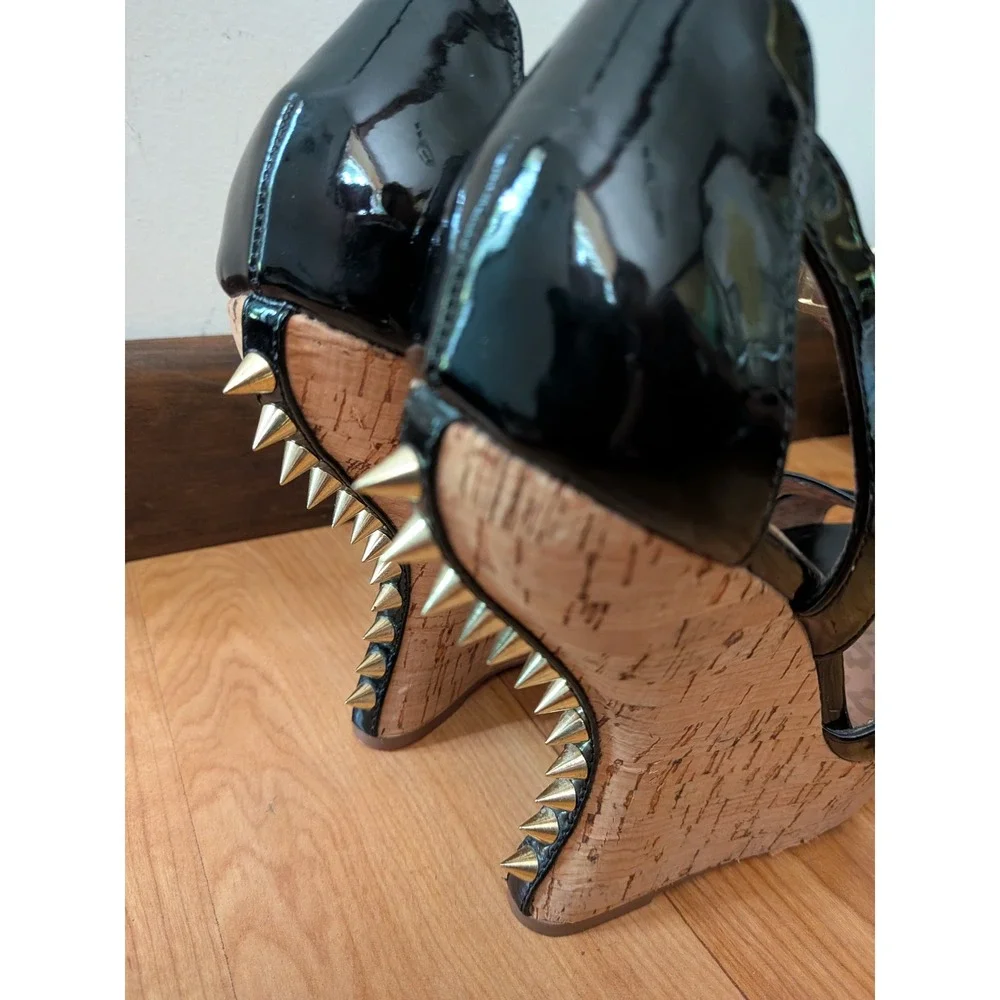 Betsey Johnson Madelin Wedge 8M Punk Rockabilly Edgy Spike Platform Heel Goth